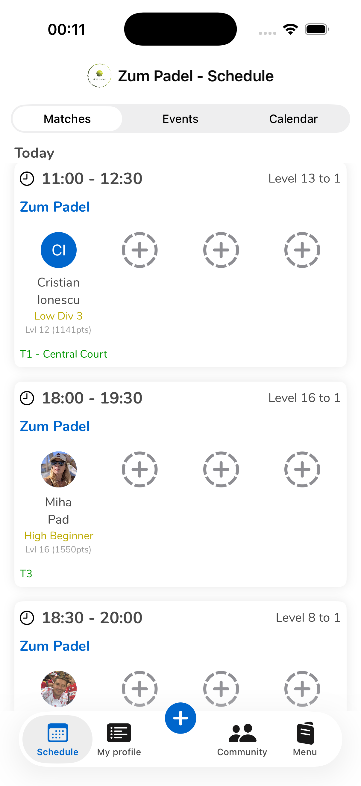 Courtio app showing open matches with level ranges and available spots